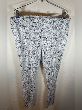 Athleta Salutation Stash Pocket Sandstone Speckle Print Leggings